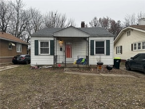 Building Photo - 868 W Center St