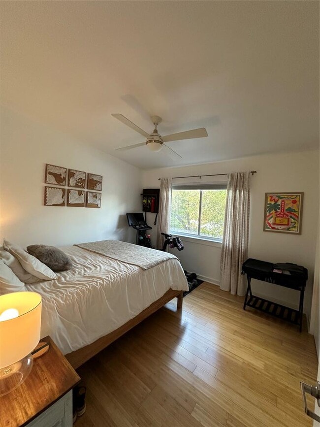 Foto del edificio - 2200 Dickson Dr