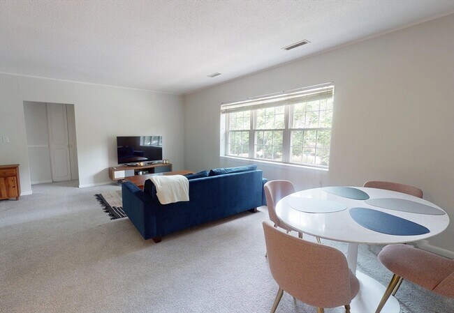 Foto del edificio - 133 Lake Shore Rd