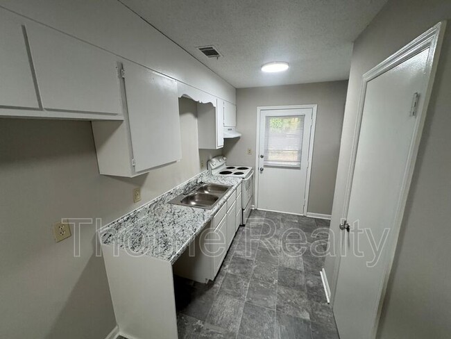 Foto del edificio - 2265 Sherwood Ave