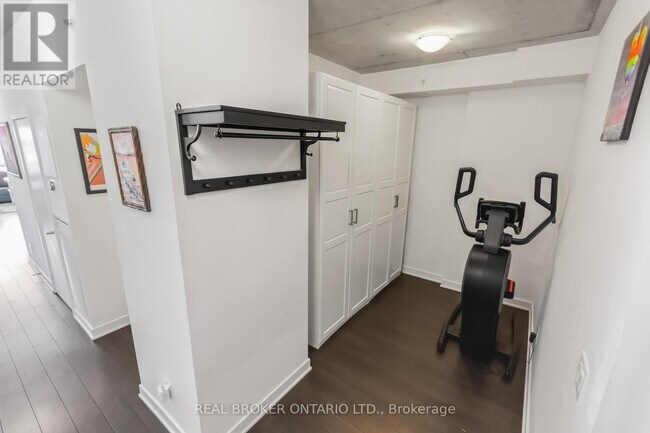 Photo du bâtiment - 210-1210 Simcoe St