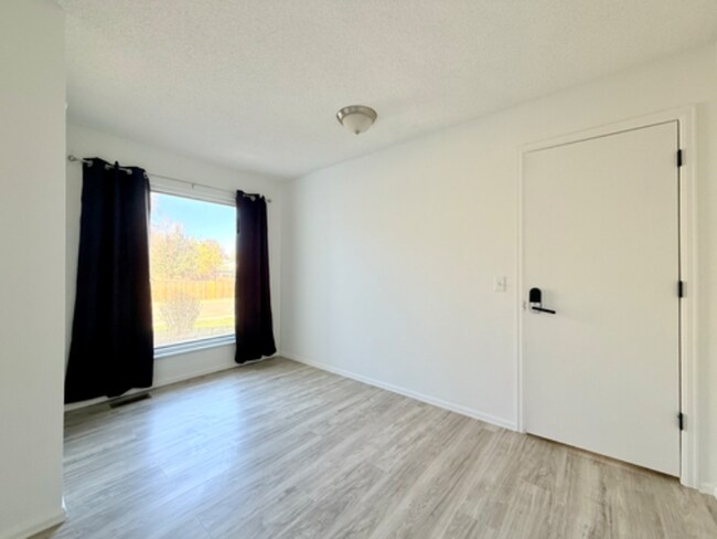 Foto del edificio - 2708 W 98th Dr