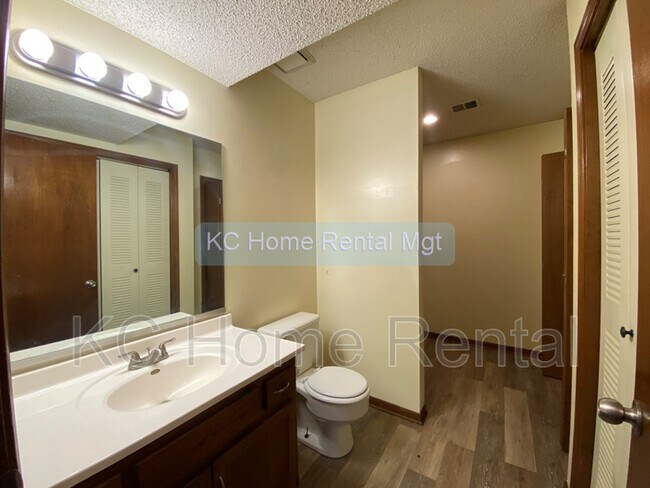Foto del edificio - 7818 N Camden Ave