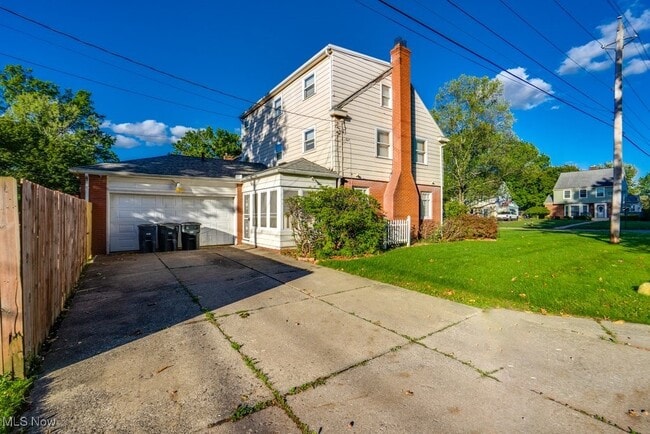Building Photo - 630 Mineola Ave