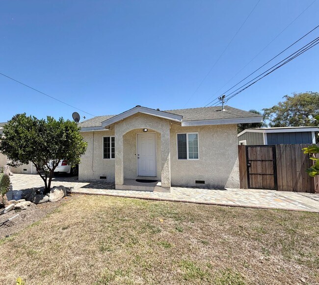 Building Photo - Bright & Spacious 1 Bedroom + 1 Bath with Private Yard & In-Unit Laundry
