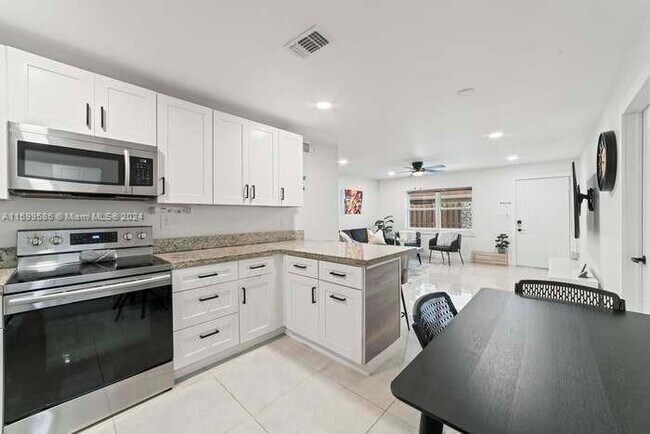 Foto del edificio - 2320 SW 18th Terrace