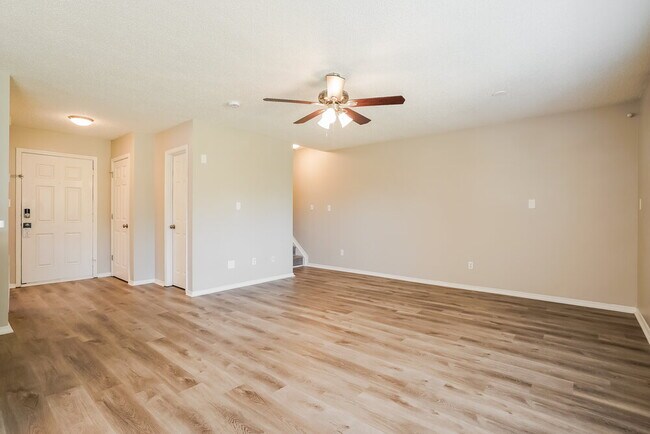 Building Photo - 6333 Saybrooke Dr
