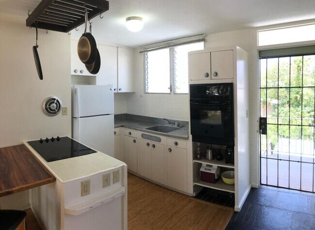 Foto del edificio - Fully Furnished spacious Studio, 1 Bath, 1...