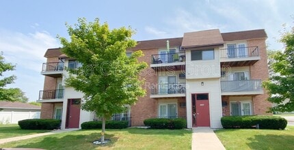 Building Photo - 2406 Marquette Rd