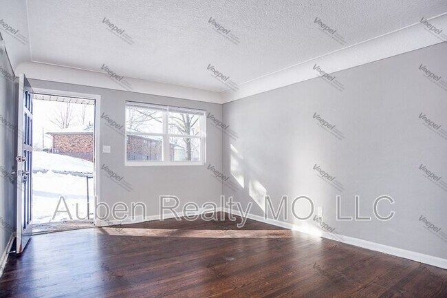 Building Photo - 107 S Oak Ridge Terrace