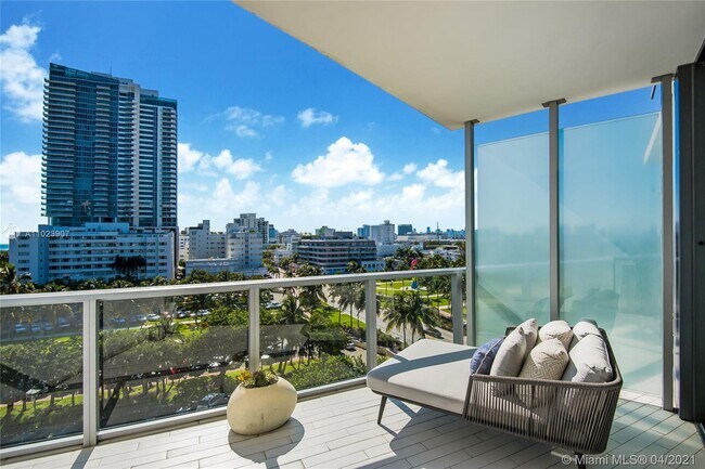 Building Photo - 2201 Collins Ave