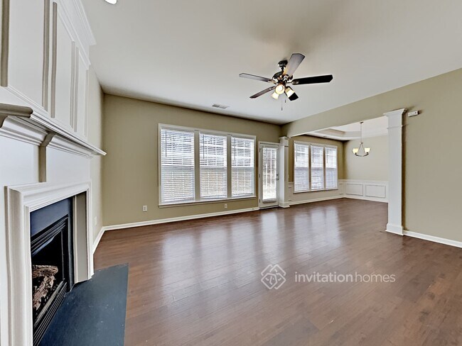 Foto del edificio - 2300 Mullis Ln