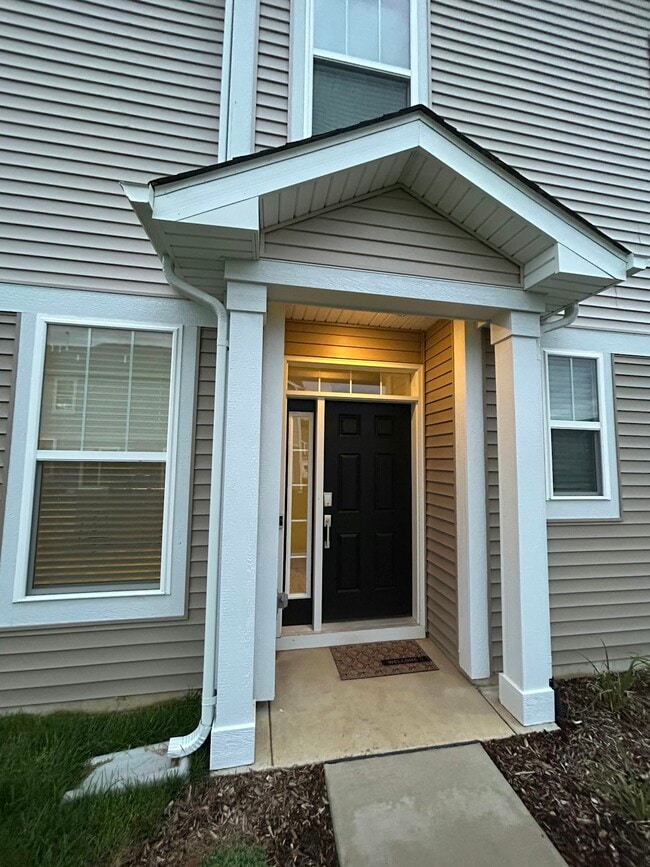 Building Photo - 8301 Kannon Dr