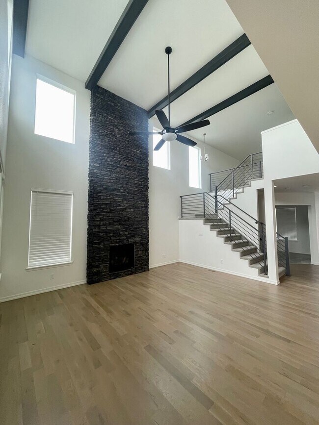 Foto del edificio - stunning two-story home with open-concept ...