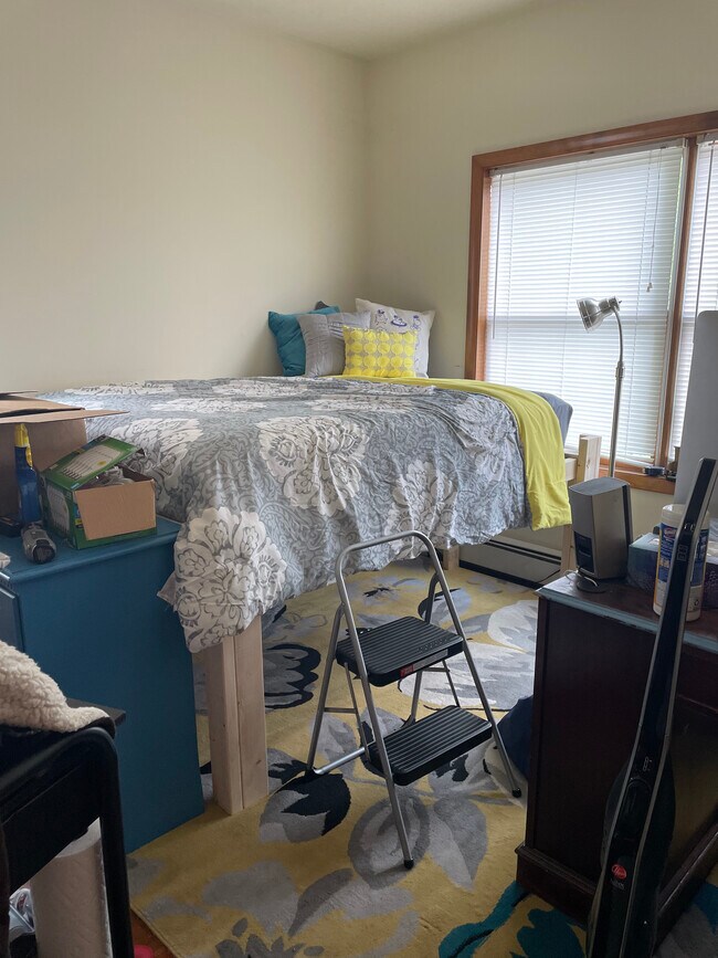 12x10 Bedroom - 103 N Barnard St
