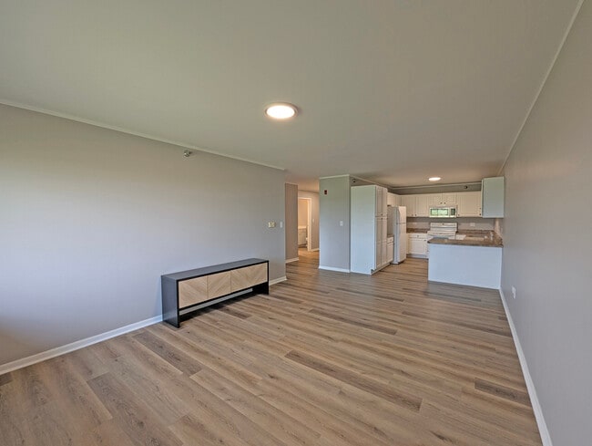 Building Photo - 3370 W Brooke Ave