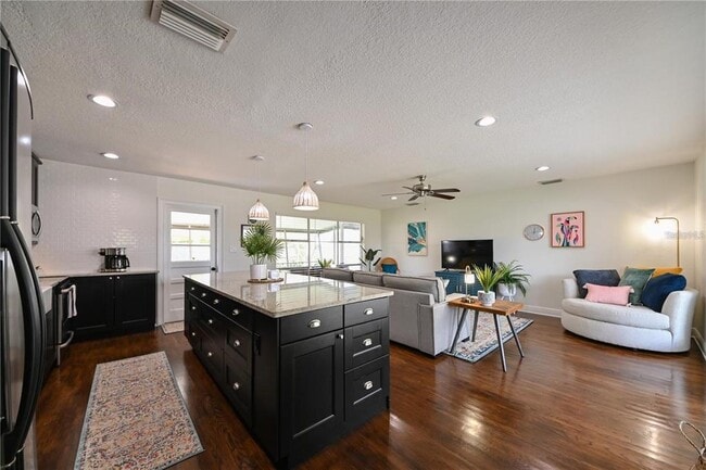 Building Photo - 4503 S Cortez Ave