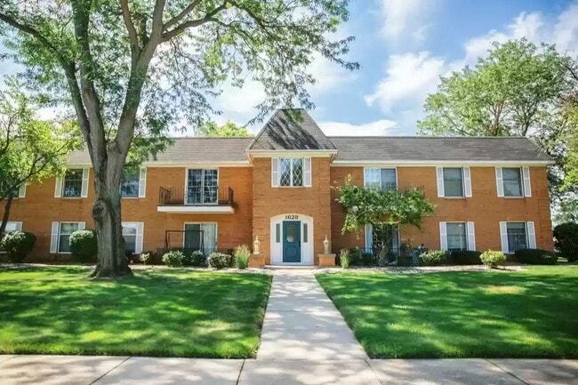 Building Photo - 1628 Camellia Dr