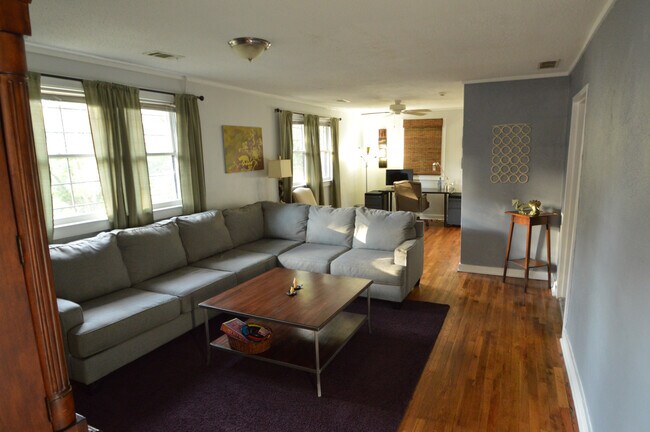 Foto del edificio - 2388 Young Street