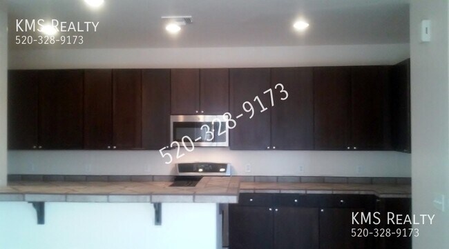 Building Photo - 3 Beds / 2 1/2 bath Home - OWNER/AGENT