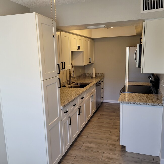 Building Photo - 286 W Palomino Dr