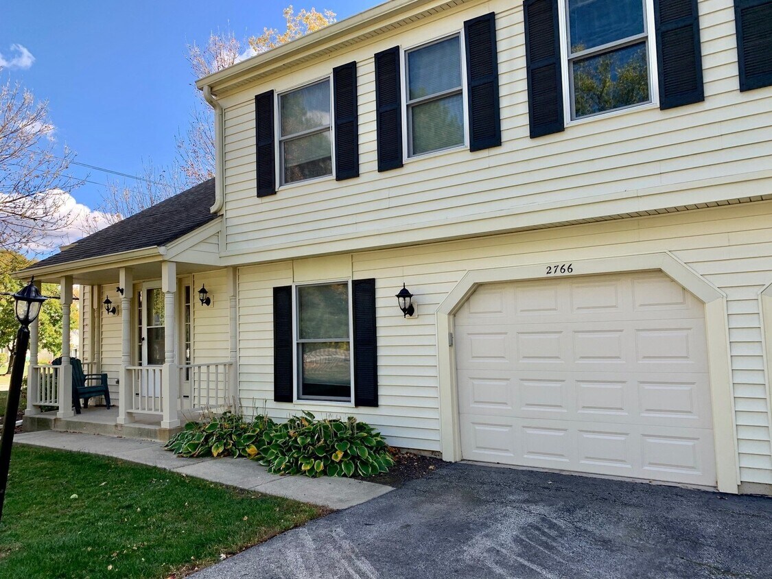 Primary Photo - 2766 College Hill Cir