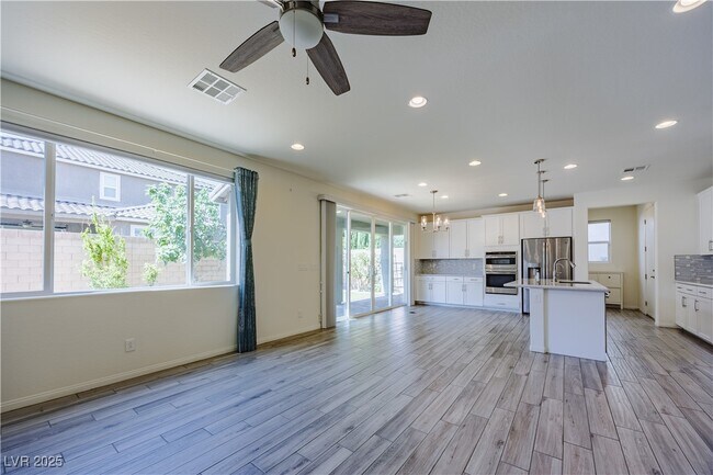 Foto del edificio - 6403 Ava Ridge Ave