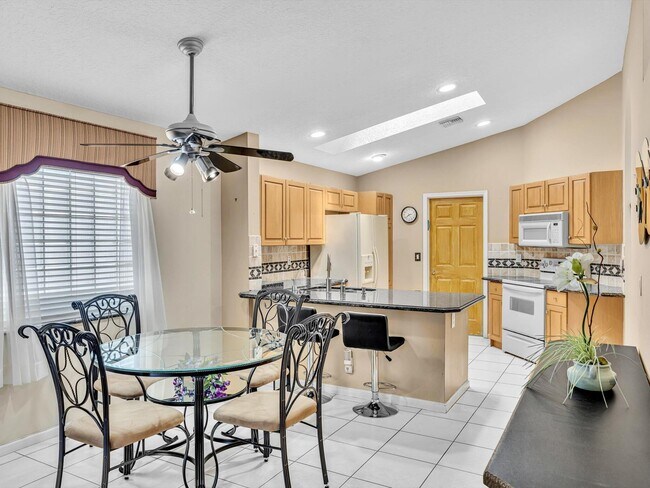 Building Photo - 5856 Seashell Terrace