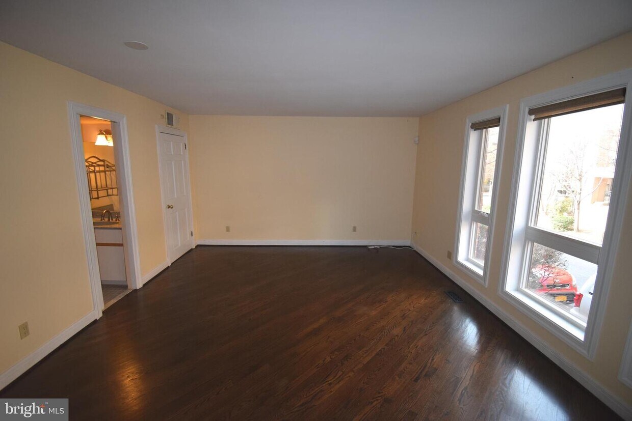 4818 Hampden Ln, Bethesda, MD 20814 Townhome Rentals in Bethesda MD