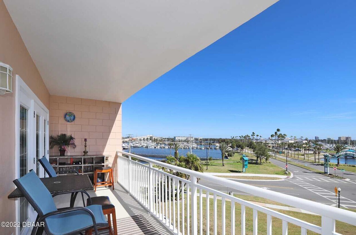 Foto del edificio - 404 S Beach St