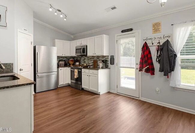 Photo - *** November Promotion -- Start lease by D... Apartment