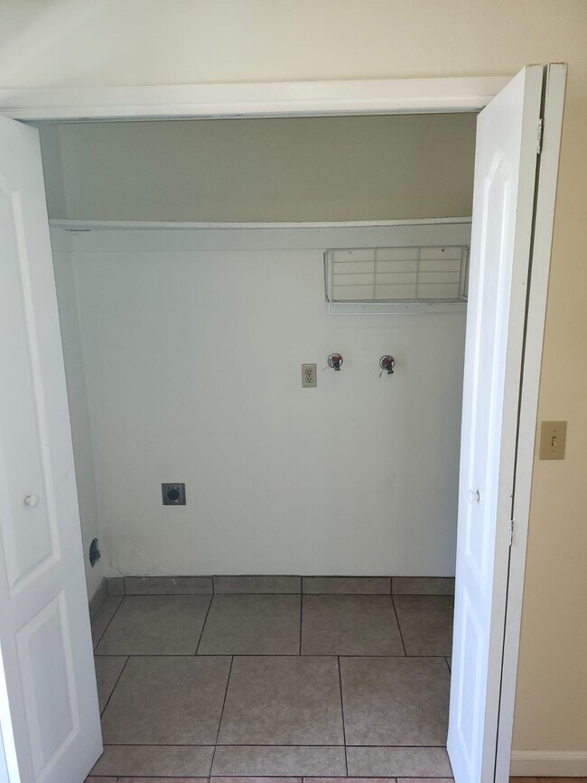 Building Photo - 10512 NE 7th St