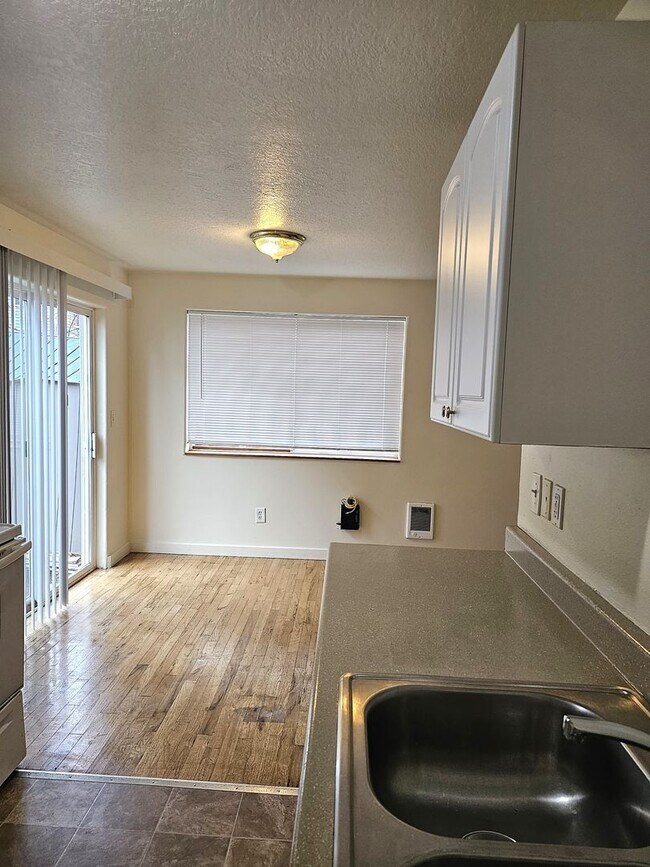 Building Photo - 2407 SE 90th Townhouse