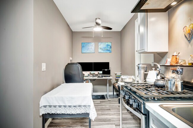 Foto del edificio - 6554 Greenbush Ave