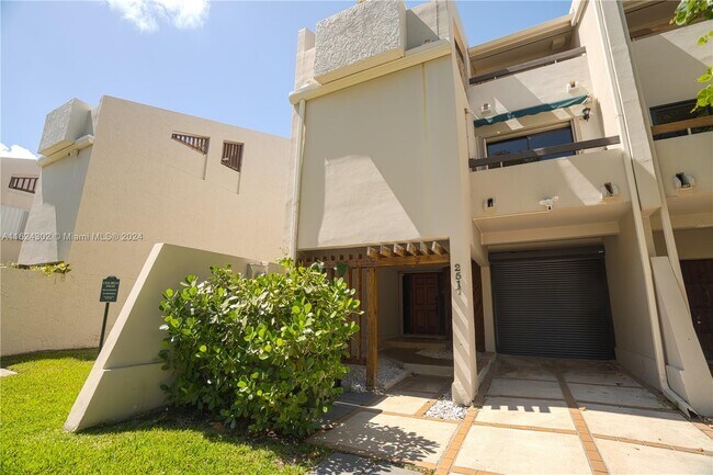 Foto del edificio - 2517 NE 135th St