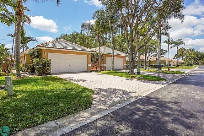 Building Photo - 5215 Grande Palm Cir