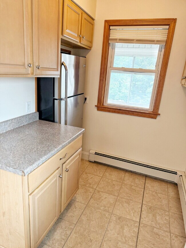 Foto del edificio - Spacious 3 Bedroom, 1 bath in prime Quincy location!