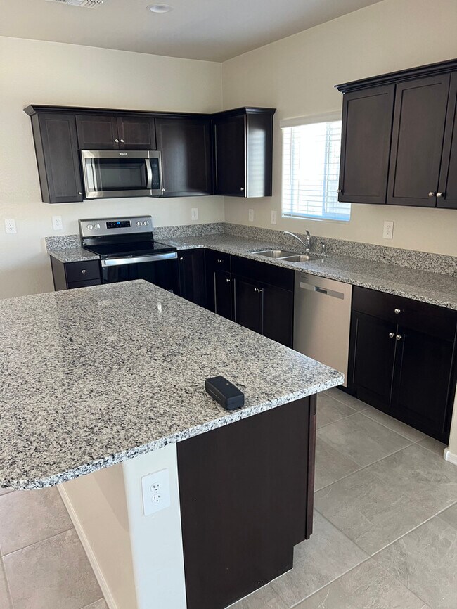 Foto del edificio - Spacious 4 Beds, 2 Baths home in Estrella ...
