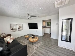 Building Photo - 809 W Broadus St