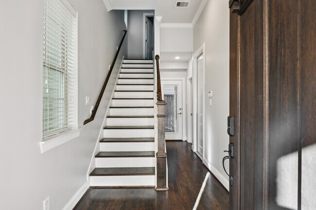 Foto del edificio - 1040 W 26th St