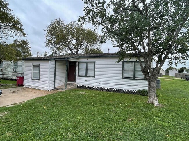 Foto del edificio - 606 W 7th St