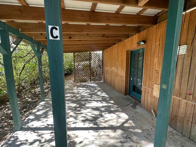 Building Photo - 1413 McCauley Rd