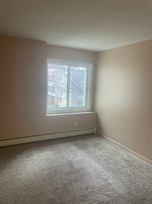 1923 Viking Dr NW Unit 33, Rochester, MN 55901 Condo for Rent in