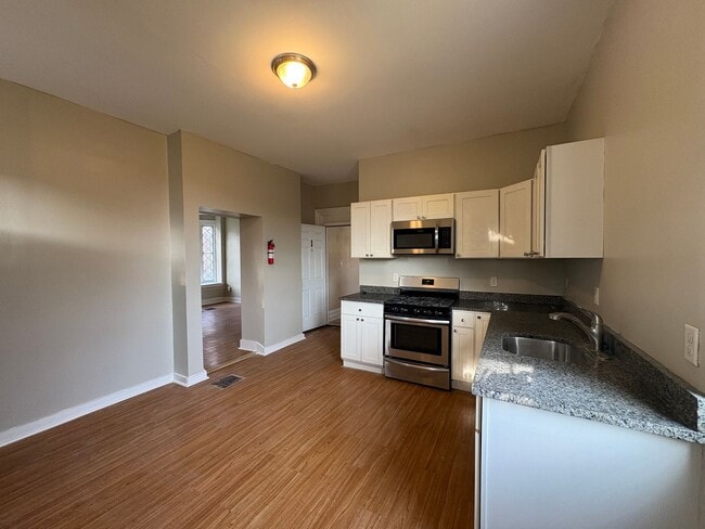 Building Photo - The Bryant House