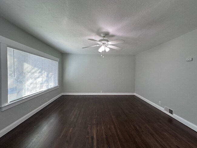 Foto del edificio - 2 bedroom House in Oakland - Available Now!