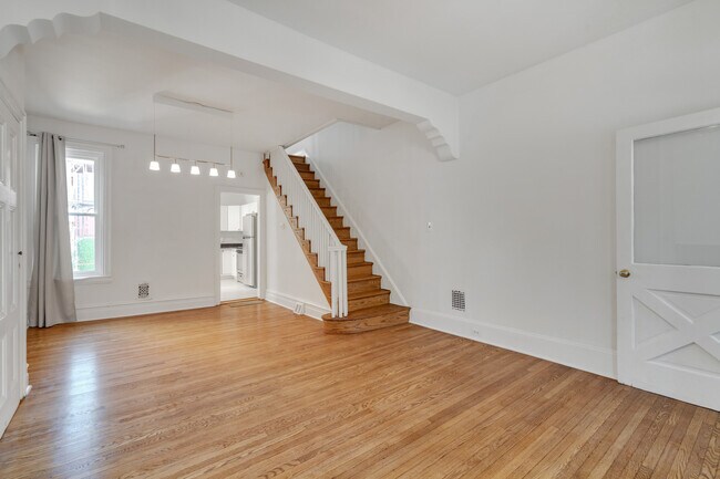 Foto del edificio - 2436 W Jefferson St
