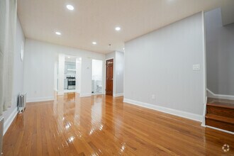 Building Photo - 377 Peck St
