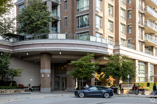 Building Photo - M1: METROPOLITAN RESIDENCES