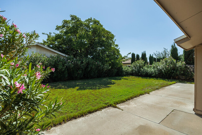 Building Photo - 3436 Quanah St