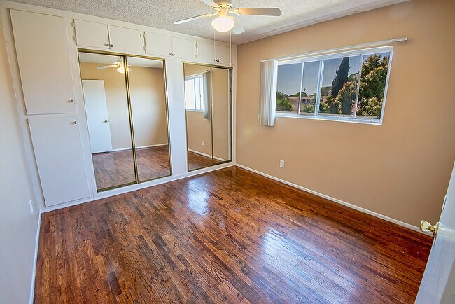Building Photo - 1088 W 39th St